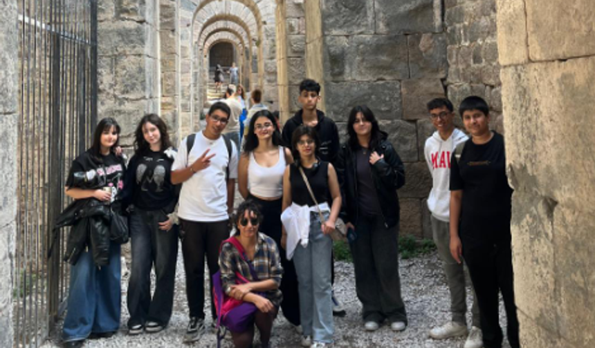 Pergamon’da İngilizce pratiği: Gençler antik kentte konuşarak öğrendi