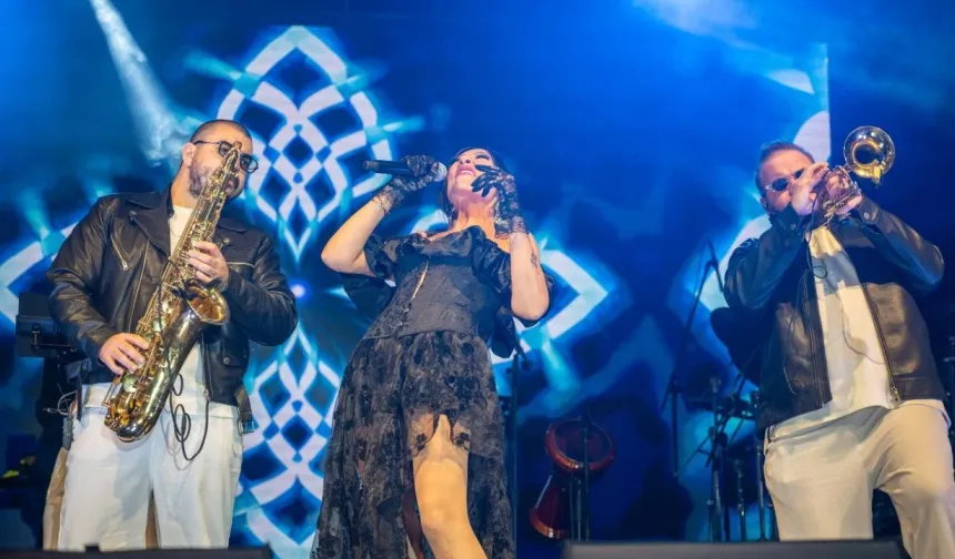 Bornova’da dayanışma rüzgarı: Bi Hayat Fest umutla başladı