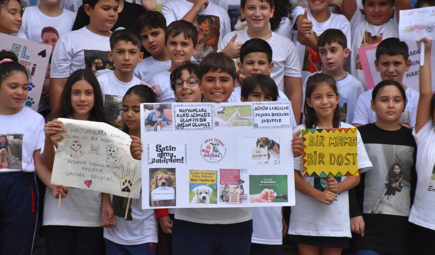 Güzelbahçe'de minik kalplerden anlamlı mesaj: "Onların da kalbi var, satın alma sahiplen"