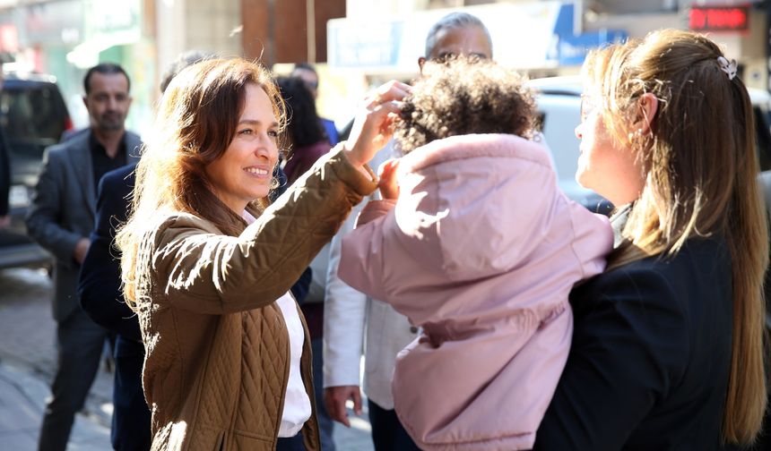 Karşıyaka'da makam odası sokağa taşındı: Başkan Ünsal'dan Yalı Mahallesi çıkarması
