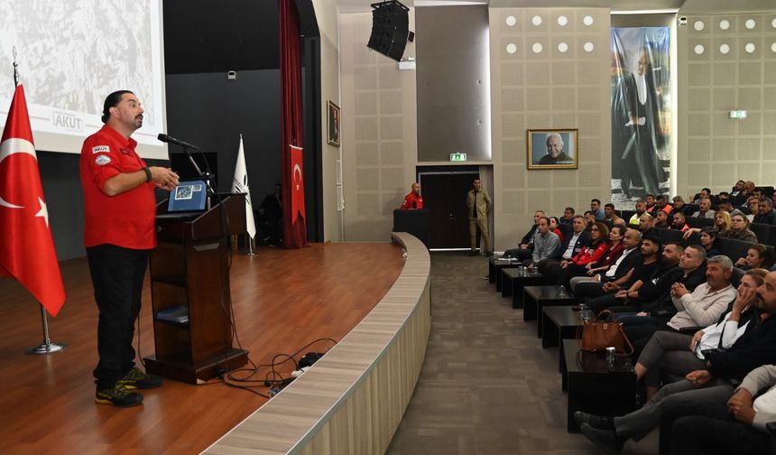 Afetlere karşı bilinçli Karabağlar: Belediye personeline kapsamlı afet eğitimi