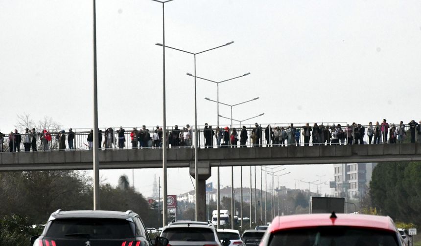 Türk Yıldızları'ndan Çorlu'da gösteri uçuşu