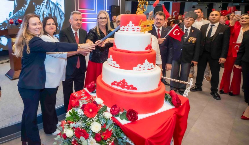 İzmir Valiliği, 29 Ekim’i görkemli bir resepsiyonla kutladı