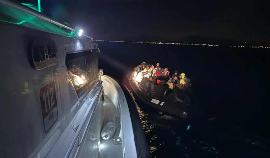 İzmir açıklarında 38 düzensiz göçmen yakalandı: 1 kişi gözaltında