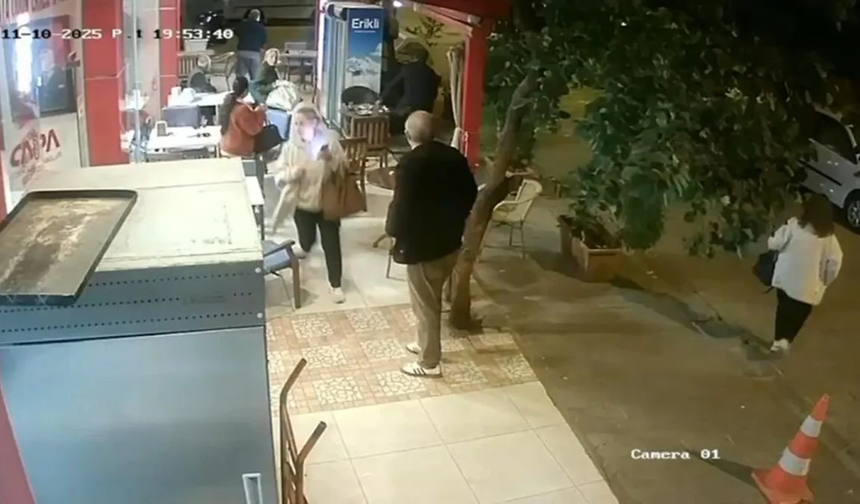 İzmir’de pastanede dehşet anları: Elinde bıçakla müşterilere saldırdı