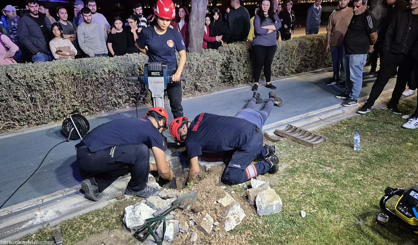 Konak’ta beş gündür kayıp köpek mazgaldan kurtarıldı