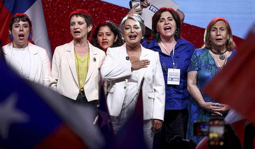 Şili'de halk sandık başında: Komünist aday ilk turu önde bitirdi