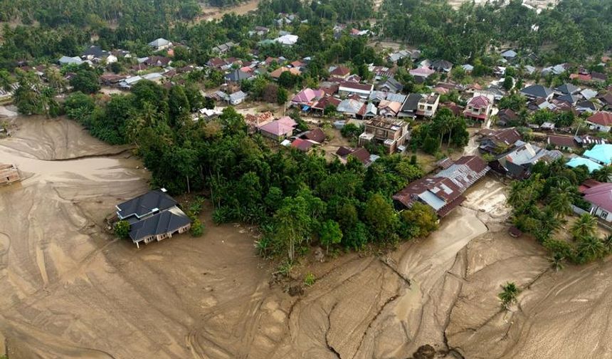 Endonezya'da can kaybı 914’e yükseldi