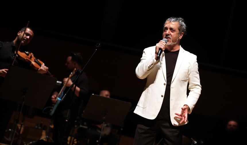 Cem Karaca’nın mirası İzmir’de yankılandı: Efsane şarkılar yeniden hayat buldu