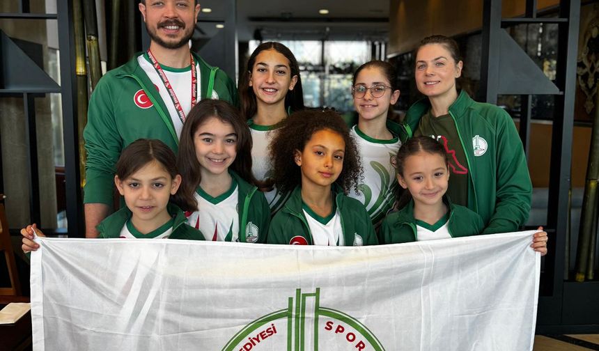 Havuzda Karşıyaka rüzgarı: Genç yetenekler milli formayı kaptı