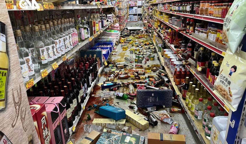 Depremde panik anları kamerada