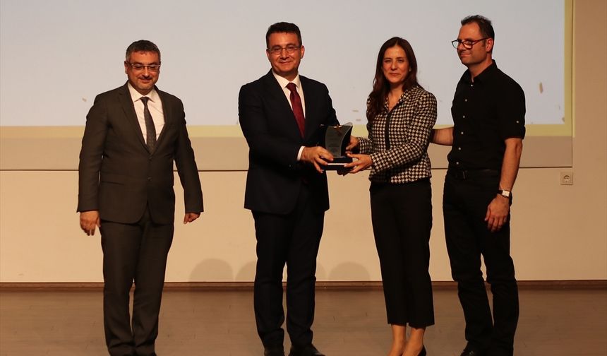 İzmir'de 'Teknopark İzmir Yüksek Teknoloji Ödülleri' sahiplerine verildi