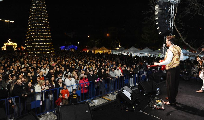 Karşıyaka Yeni Yıl Festivali’nde Mansur Ark rüzgarı esti