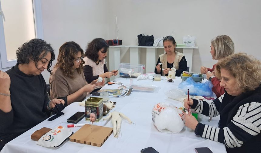 Çiğli’de kadınlar kitre bebek sanatıyla kültürel mirası geleceğe taşıyor