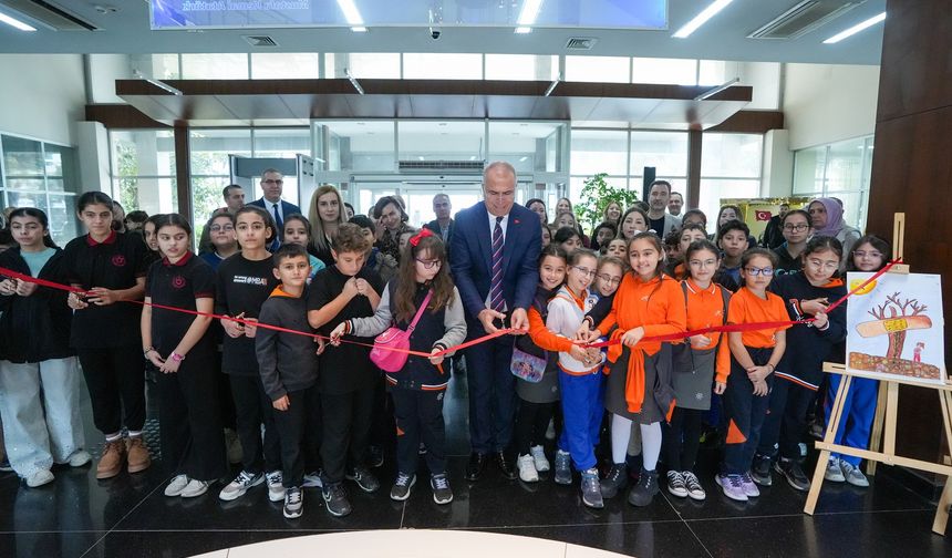 Gaziemirli çocuklar “Toprak” temalı resimleriyle iklim krizine dikkat çekti