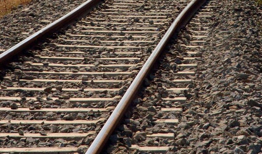 Yolcu treni raydan çıktı: 13 ölü, 98 yaralı