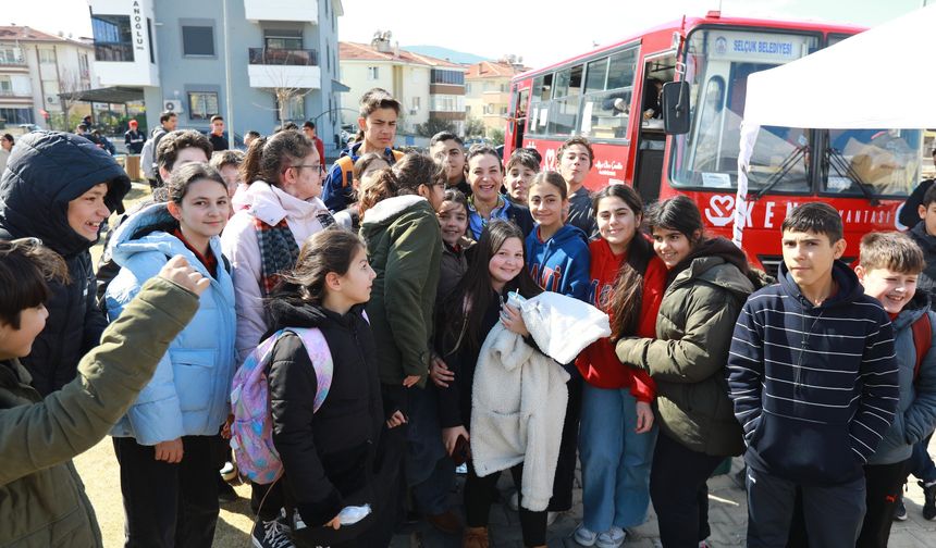 Efes Selçuk'ta Kent Lokantası Öğrenci Otobüsü birinci yılını kutluyor