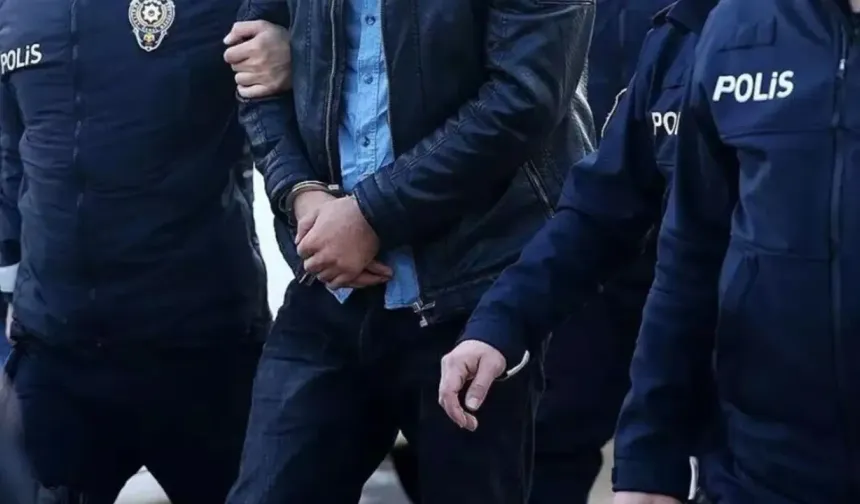 İzmir'de uyuşturucu operasyonu: 3 gözaltı