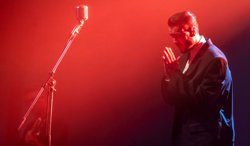 Cem Adrian’dan İzmir’de unutulmaz konser