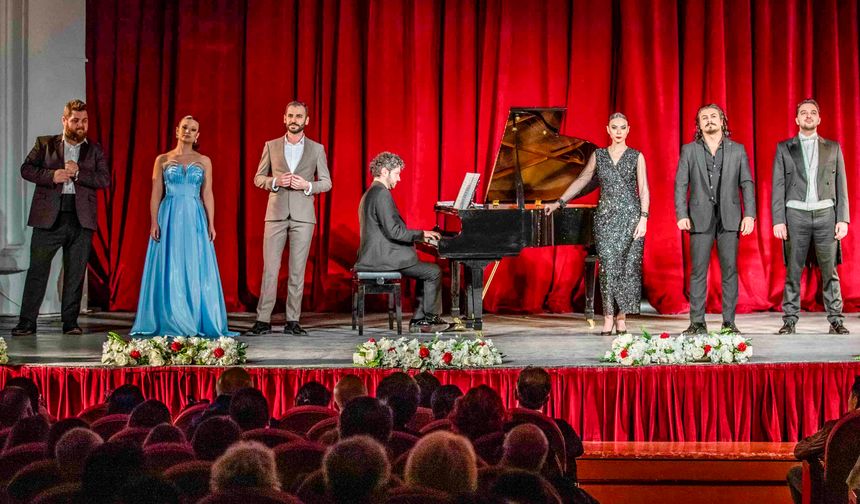 Kış Melodileri Elhamra’da seslendirildi