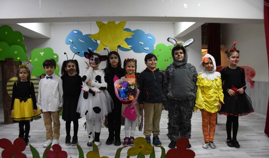 Minik kalplerden dev sahne performansı: Değerler eğitimi tiyatroyla hayat buldu