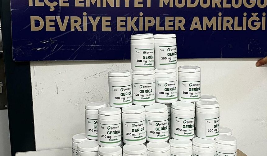 Karabağlar sokaklarında nefes kesen kovalamaca: Zehir dolu poşeti atıp kaçmaya çalıştı ama kurtulamadı