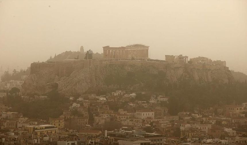 Atina'da kızıl ufuklar: Afrika tozu komşuyu vurdu!