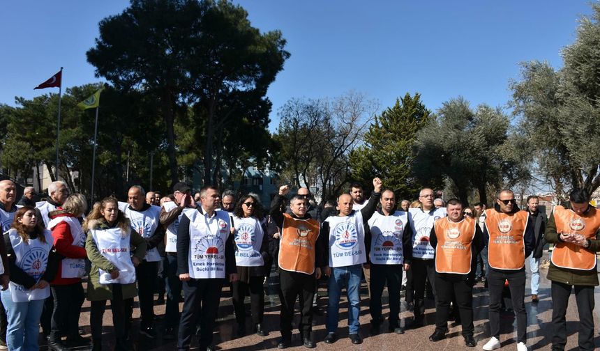 İzmir Buca'da kriz büyüyor: Memurlardan iş bırakma eylemi