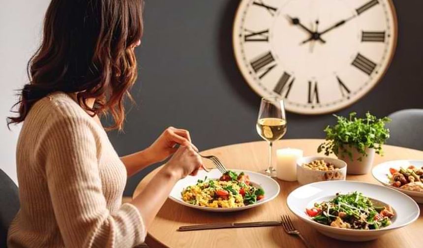 Uzmanlar uyarıyor: Akşam 19’dan sonra yemek yemek bu süreci durduruyor