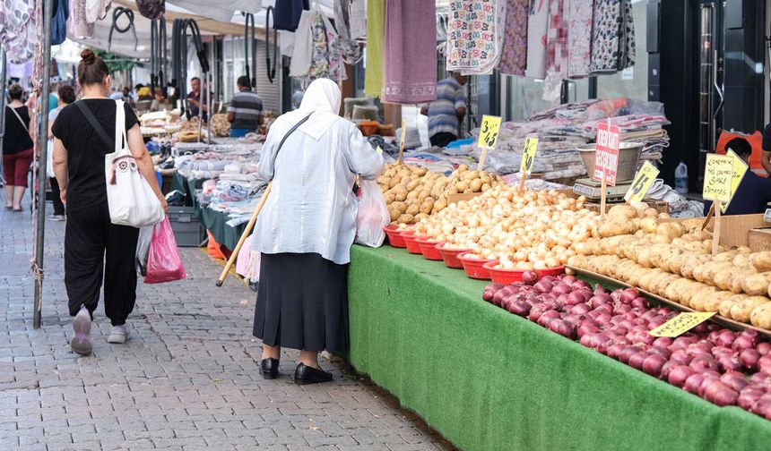 İBB’den emeklilere pazar desteği: 20 bin emekliye 200 milyon liralık destek