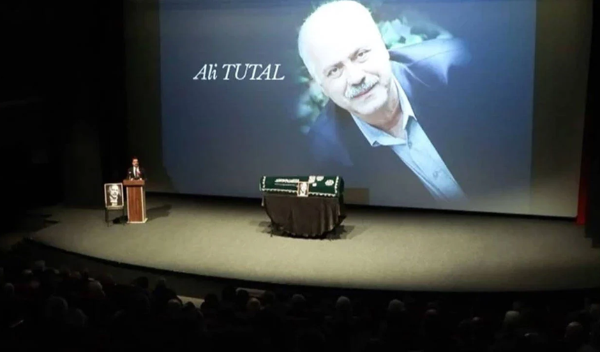 Usta oyuncu Ali Tutal için Atlas Sineması'nda tören düzenlendi