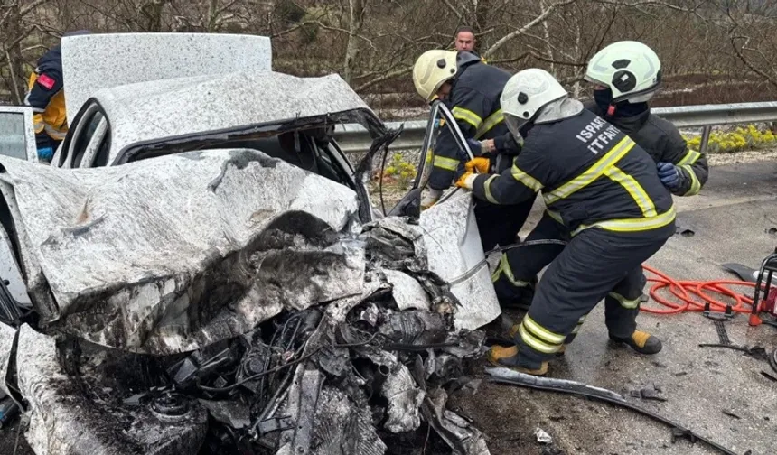 Feci kaza: Araçtan sağ çıkamadılar