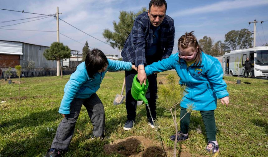 Bornova’da "Sevgi Koruluğu" yeşeriyor