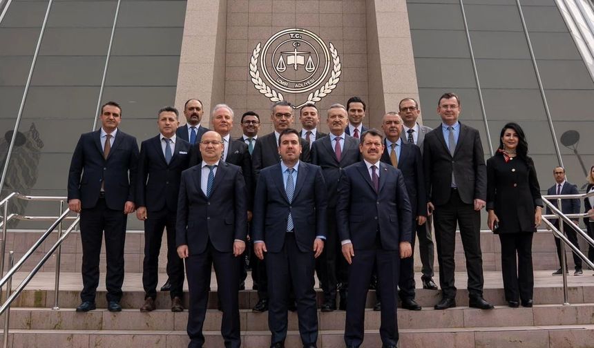 Adalet Bakan Yardımcısı Tuncay, İzmir Adliyesi'ni ziyaret etti