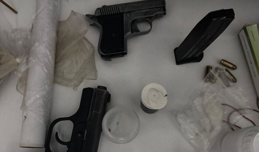 İzmir'de uyuşturucu operasyonlarında 10 zanlı tutuklandı