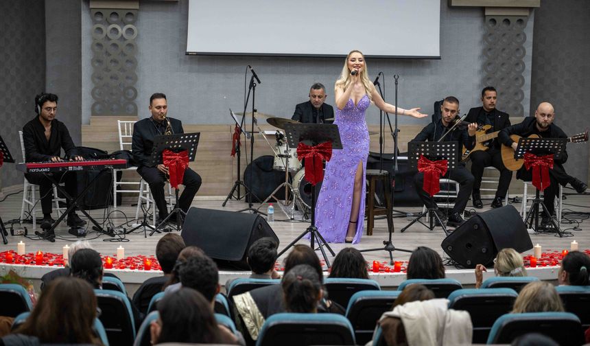 Bornova’da aşk şarkıları yankılandı