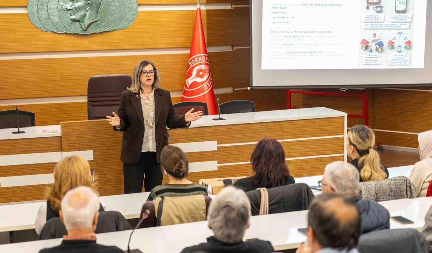 Bornova’da muhtarlara dijital dönüşüm desteği