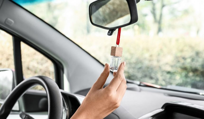 Dikiz Aynasına Koku Asanlara 2.719 TL Ceza Geldi