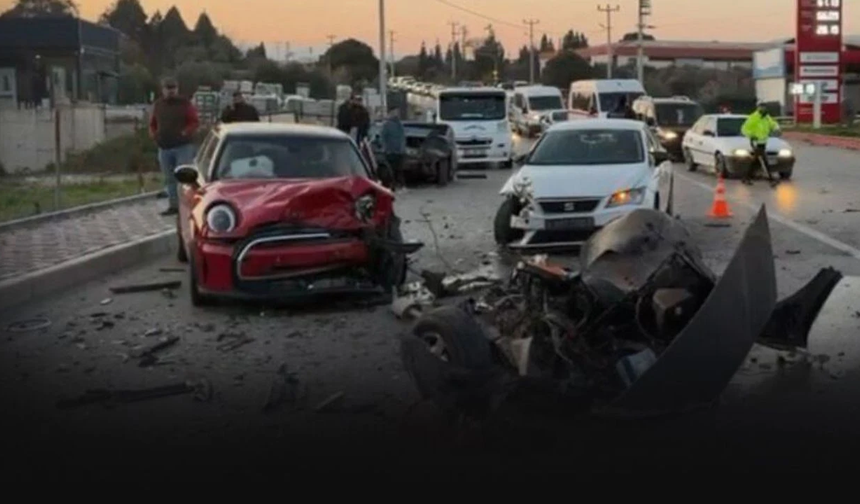 İzmir’de zincirleme kaza: Kemalpaşa’da 1’i çocuk 3 kişi yaralandı