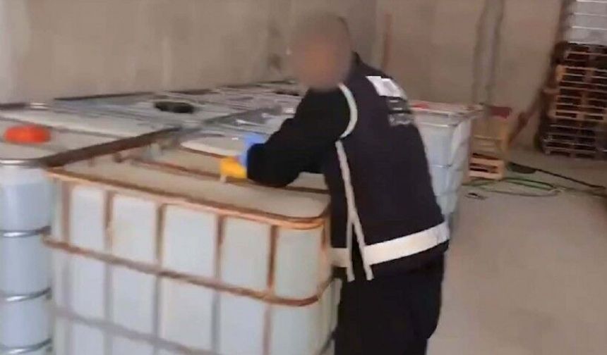 İzmir merkezli dev operasyon: 40 tonluk etil alkol ağı çökertildi