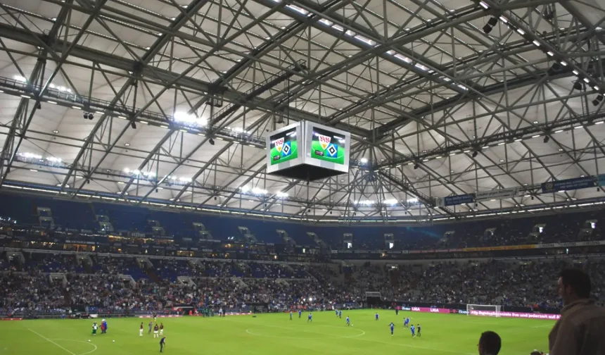 Almanya’yı sarsan olay: Schalke 04 stadyumunda cansız beden şoku