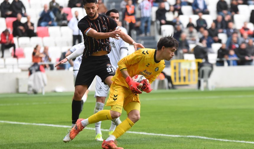 Altay'da Kalede Büyük Özveri: Ulaş İğneyle Sahaya Çıktı