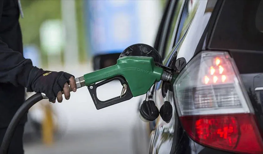 Benzine indirim geldi: Akaryakıt fiyatları pompada düştü