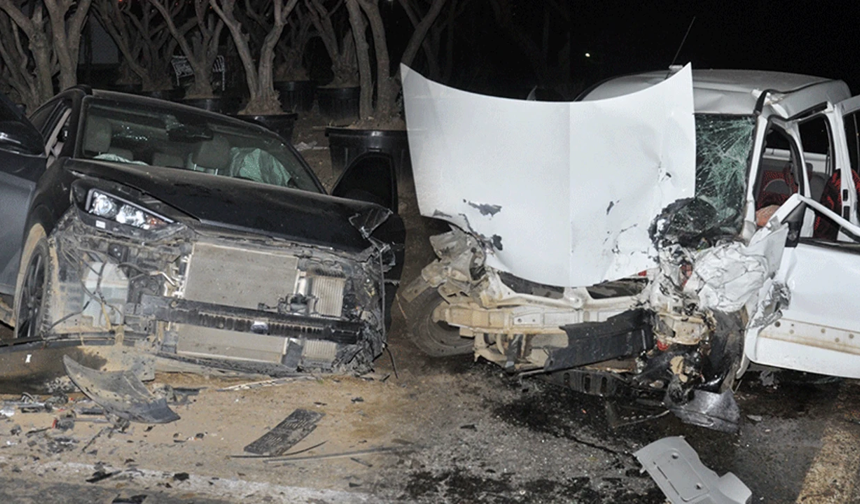 Tehlikeli sollama faciaya dönüştü: Ödemiş’te zincirleme kazada 1’i ağır 4 yaralı