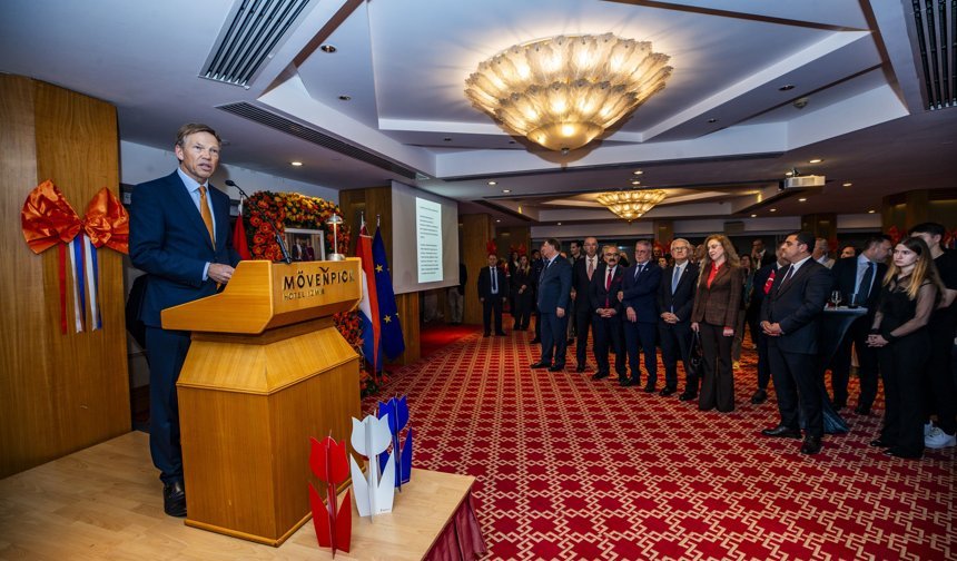 İzmir’de Hollanda Kraliyet Günü kutlandı