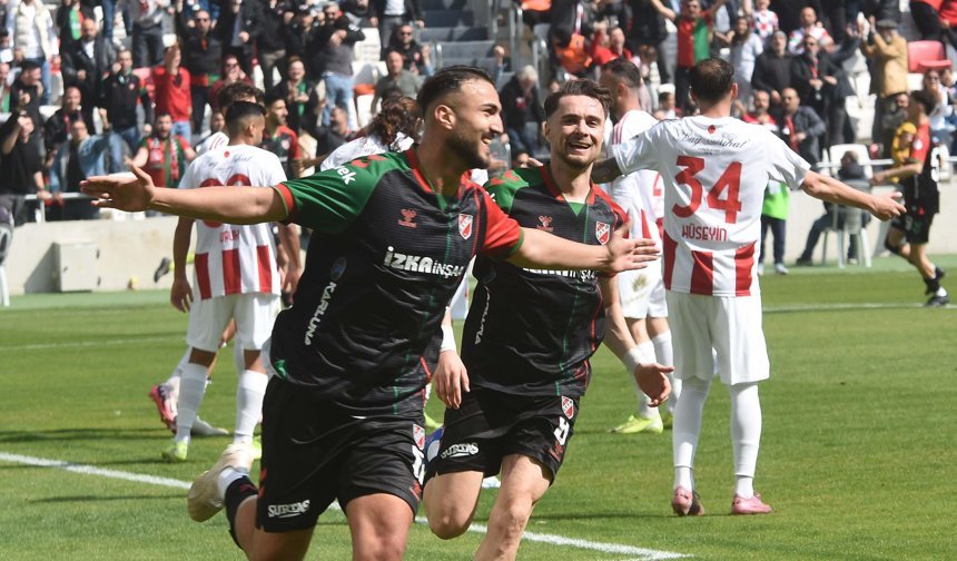 Karşıyaka ve Ayvalıkgücü 2. Lig için sahaya iniyor