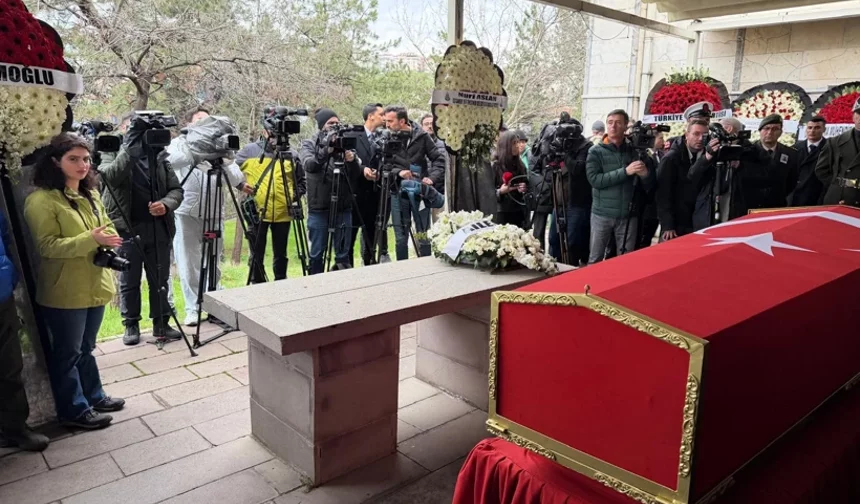 Yalçın Küçük son yolculuğuna uğurlanıyor