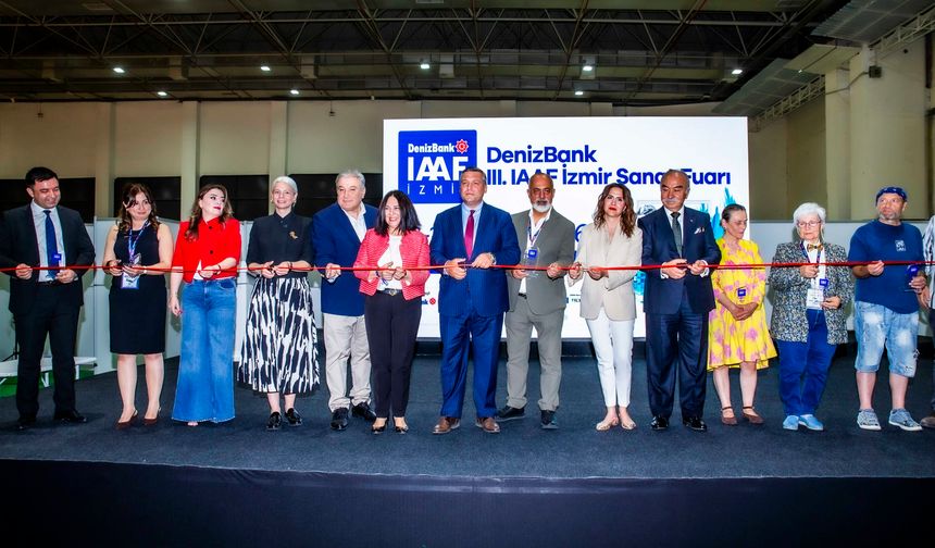 İzmir Sanat Fuarı kapılarını açtı