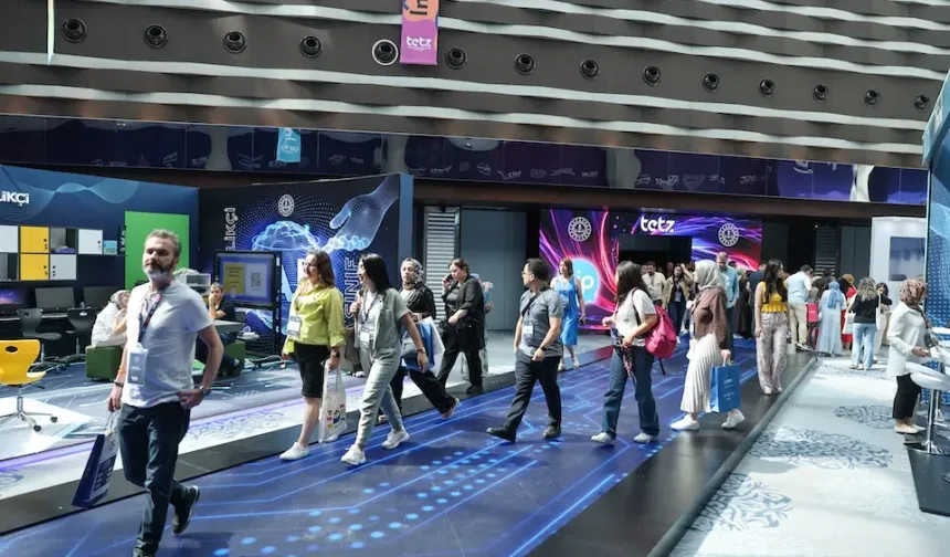 MEB Eğitim Teknolojileri Zirvesi Kapılarını İstanbul'da Ziyaretçilere Açıyor