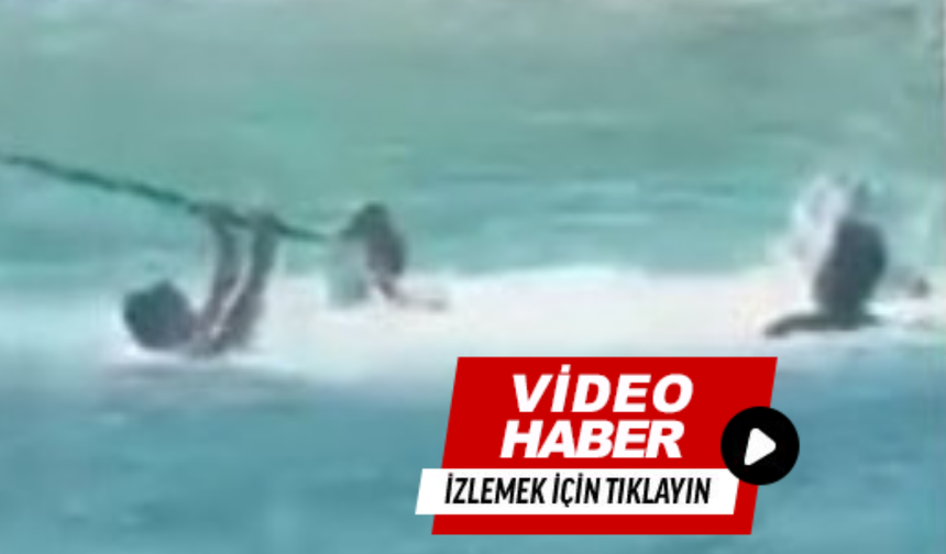 Denizin ortasında sopalı kavga